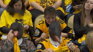 da fuq,picture,hockey,nhl,penguin,ice hockey,stanley cup playoffs,nhl playoffs,pens,2017 stanley cup playoffs,pittsburgh penguins,nhl fans,penguins fans,penguin mask,penguin selfie,can you take a picture