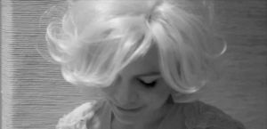 marilyn monroe,my week with marilyn,tv,black and white,beautiful,bw,marilyn,williams,michelle,monroe,michelle williams,bampw,tooth brush,blu art,flipnote 3d,buddhas palm