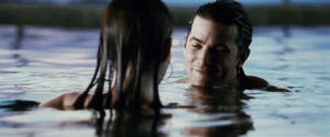 swimming,one day,couples,jim sturgess,anne hathaway,sweet couple,movies,stare