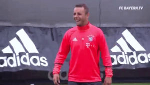 funny,reaction,fun,soccer,face,laughing,jokes,bayern,practice,munich,unbelievable,rafinha,funnyface,jeer