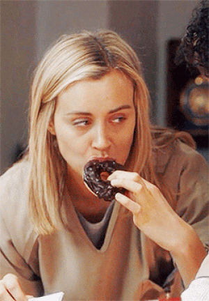 orange is the new black,taylor schilling,oitnb,taylor schilling lovey,piper chapman eating,donut,piper chapman s,taylor schilling s