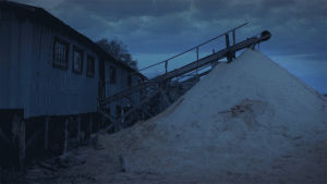 cinemagraph,sand,buried