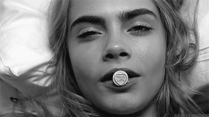 Schwarz Und Weiss Schwarzweiss Cara Delevingne Gif Auf Gifer Von Tulkree