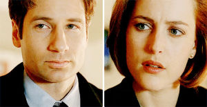 fox mulder,television,90s,s4,david duchovny,gillian anderson,dana scully,4x19,mulder x scully,i put this in one so that it would always sync up so i hope it works,ok cool,synchrony,get it theyre in sync and its also the episode name