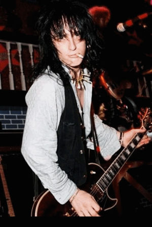 izzy stradlin,guns n roses,love,80s,best,band,like,old,and,young,hero,i,now,u,days,guys,much,slash,hard rock,rockstar,duff mckagan,fuckers,steven adler,w axl rose,not paramore,mr turtle face