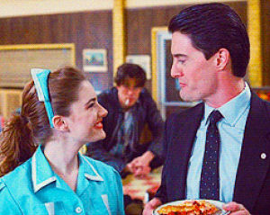 madchen amick,kyle maclachlan,twin peaks,dana ashbrook,this was random and cute,man madchen is stunning,lol at danabobby in the background