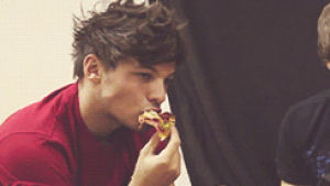 louis,one direction,pizza,atractive