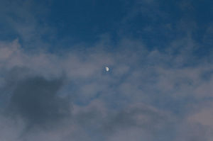 moon,blue,sky,city,astronomy,clouds,hateplow,portland,pdx,oregon,astrophotography