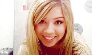 icarly,cute girl,blond,beutiful girl,webcam,girl,smile