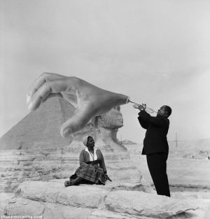 egypt,fun,pyramid,sphinx,photograph,louis armstrong,black and white,funny s,black white,old photos,egyptians,starving,i love food more than i love people