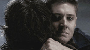 supernatural,crying,hug,dean,spng