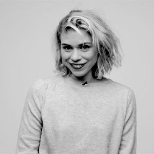 giggle,giggling,happy,black and white,smile,laughing,laugh,smiling,billie piper,big smile