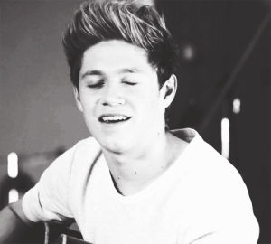 niall horan,black and white,one direction,hot guy,cute guy,one direction cute,niall horan laughter