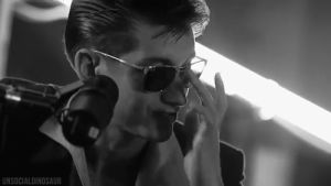 alex turner,arctic monkeys,funny,music,rock,live,indie,band,glasses,shades,am,acoustic,indie rock,do i wanna know,whyd you only call me when youre high