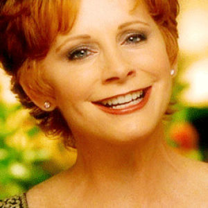 reba mcentire short hair