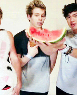 luke hemmings eating watermelon