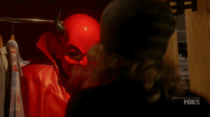 mask,scared,scream queens,devil,pilot,1x01