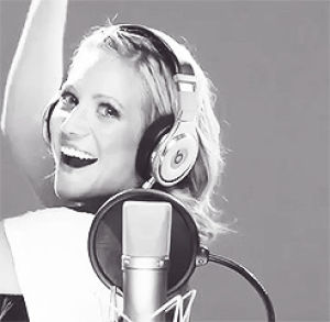 starships,misc,pitch perfect,brittany snow,shes so adorable,ugh her stupid face