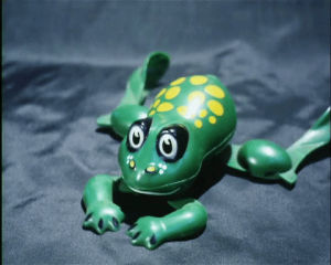 wind up toy,frog,swimming,1973,toys,openbeelden,polygoon,beeld en geluid,ccbysa
