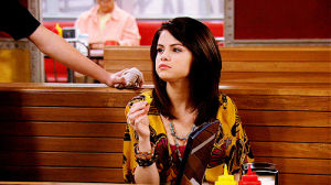 selena gomez,wizards of waverly place,confused