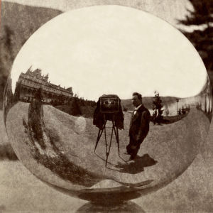 photographer,stereo camera,stereogram,black and white,vintage,3d,photography,wiggle,self,reflection,wigglegram,vintage3d,self portrait,vintage 3d,1870s,upstate new york,fort william henry hotel,lake george