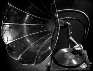 phonograph,record player,fritz lang,maudit,spies,spione