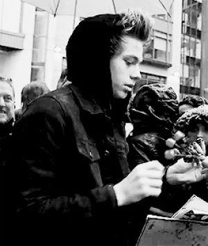 luke hemmings hoodie
