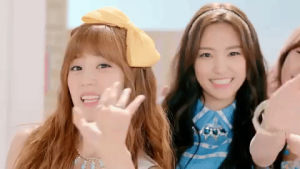 kpop,hello,hi,wave,waving,apink,a pink,naeun,chorong,k pop