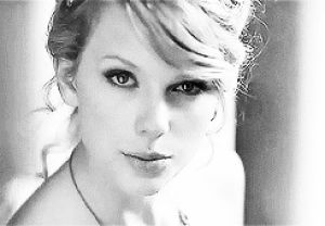 singing,black and white,taylor swift