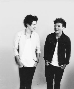 louis tomlinson,larry is real,black and white,one direction,harry styles,1d,larry stylinson,larry forever,larry for life