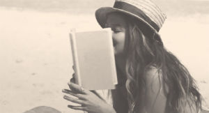 beach,smile,pretty,book,girly,pretty girl,chillin,beach girl