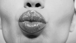 lips,lipstick,black and white,kiss,fashion beauty