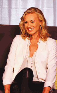 Yvonne strahovski GIFs - Get the best gif on GIFER