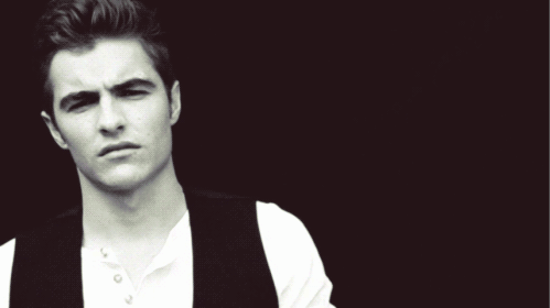 Dave franco smiling GIF - Conseguir o melhor gif em GIFER