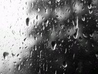 Ночью за окном капает дождь