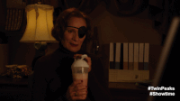 GIF showtime, the return, sipping, mejores GIF animados big gulp, nadine hurley, twin peaks the return, diddy kong, descarga gratis part 10, twin peaks, 