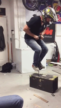 Порно фотолар алдымен жалаңаш, содан кейін киінген