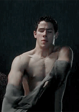 Nick jonas shirtless GIFs - Obtenez le meilleur gif sur GIFER