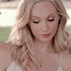 Candice patton GIF - Conseguir o melhor gif em GIFER