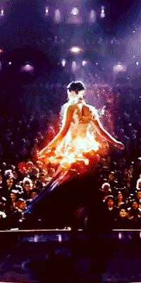 Katniss gif prend feu