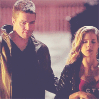 katie cassidy and stephen amell gif