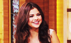 Selena gomez laugh GIF - Conseguir o melhor gif em GIFER