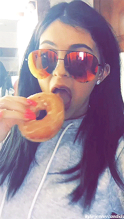Kylie Jenner showing an effortless and smooth twerk dance